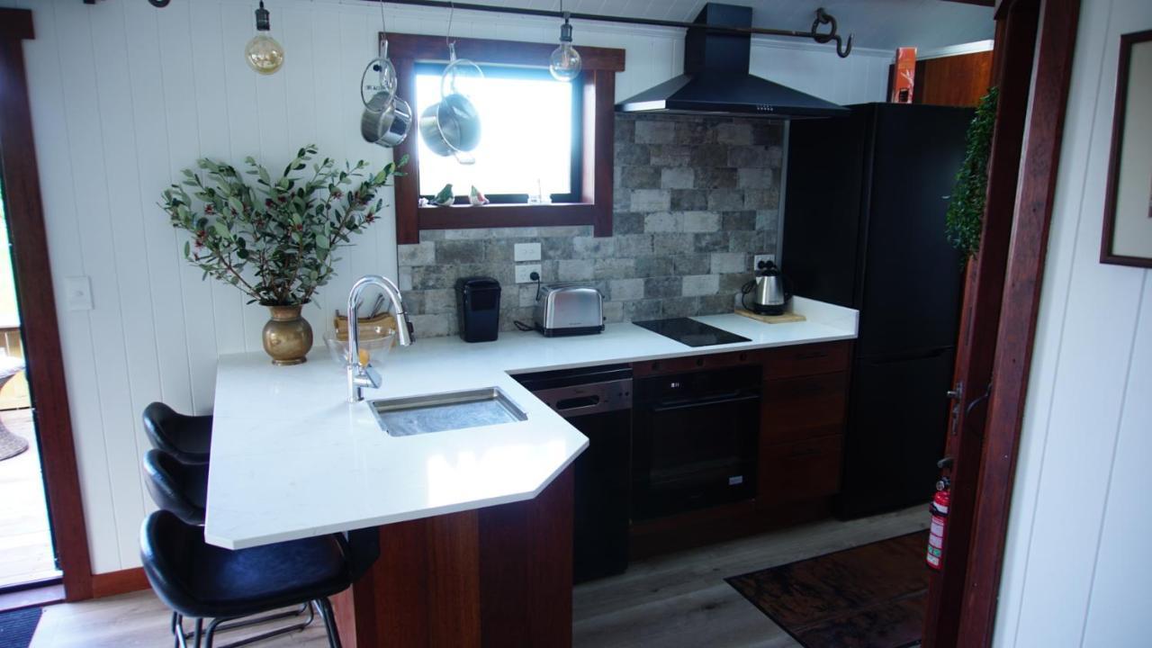 The Hut 56 Villa Уитианга Екстериор снимка